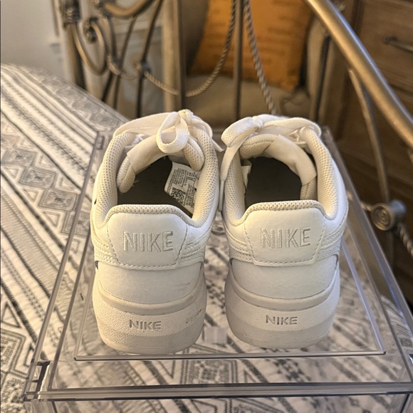 Nike White Women's Sneakers - Picture 3 of 4